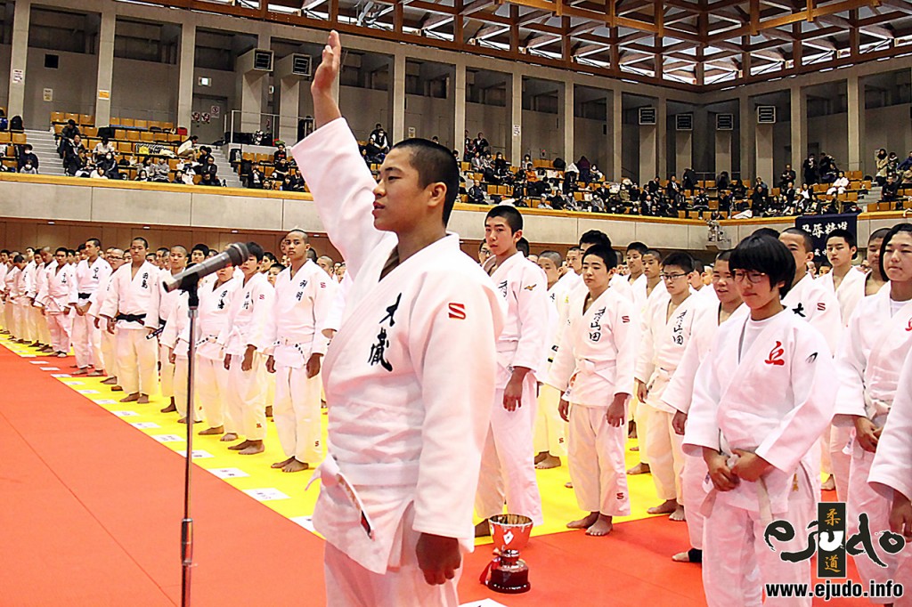 第32回近代柔道杯全国中学生大会、開会式。 選手宣誓は四元羅生選手(大蔵中学校)。
