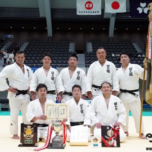 第69回全日本実業柔道団体対抗大会、男子第3部優勝の国士舘大学クラブ