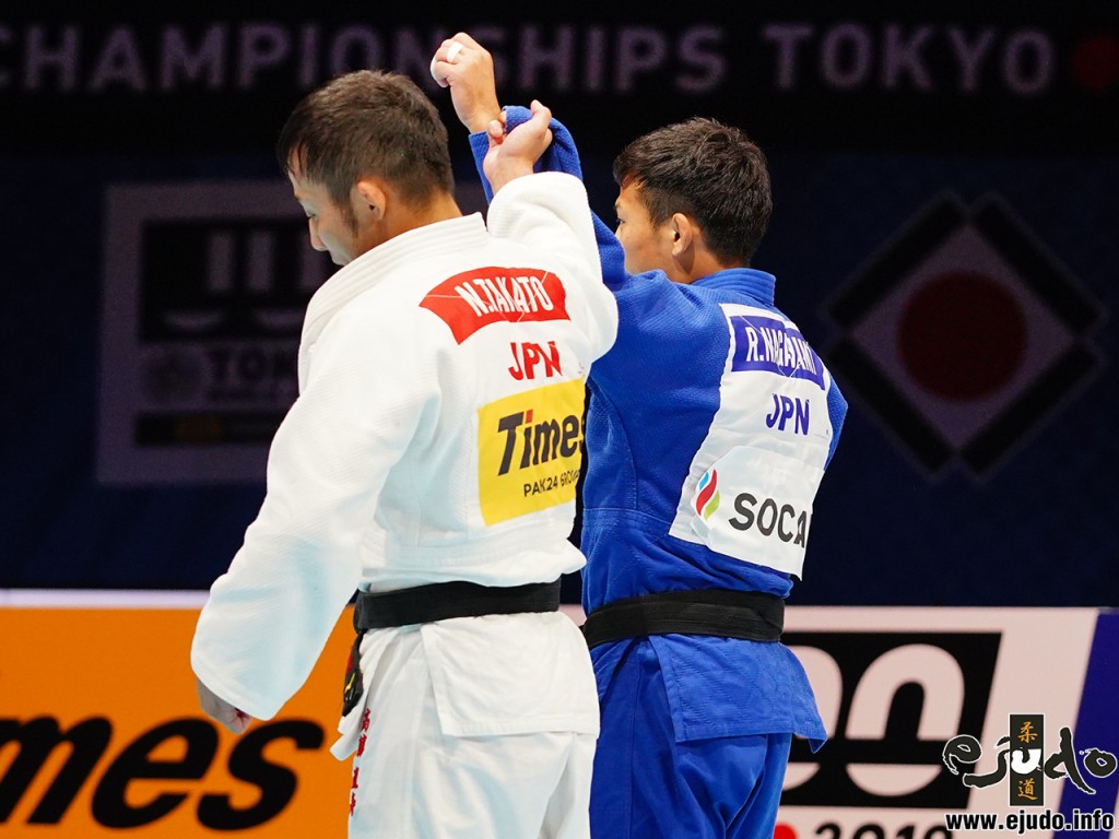 東京世界柔道選手権男子60kg級3位決定戦逆転勝ちの後輩・永山を髙藤が讃える