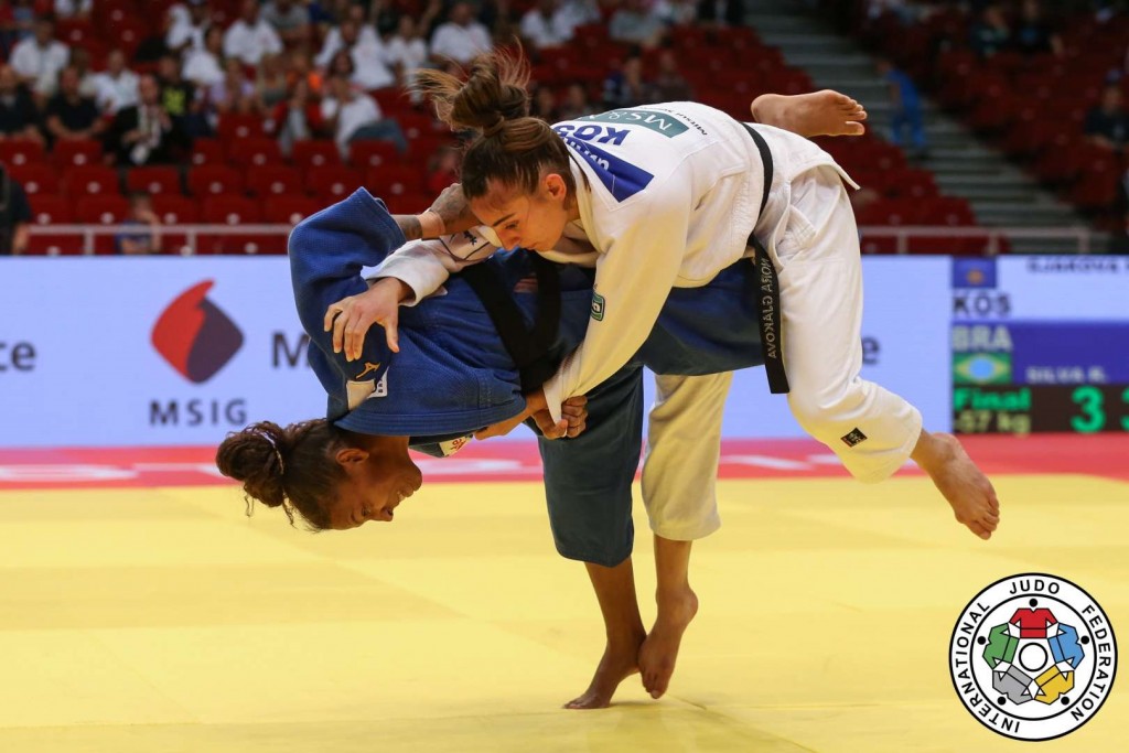 柔道グランプリ・ブダペスト2019女子57kg級決勝、ラファエラ・シウバがノラ・ヤコヴァを左内股で攻める