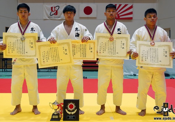 81kg級入賞者。左から2位の岡虎、優勝の渡邊神威、3位の笠原大雅と前濱忠大。
