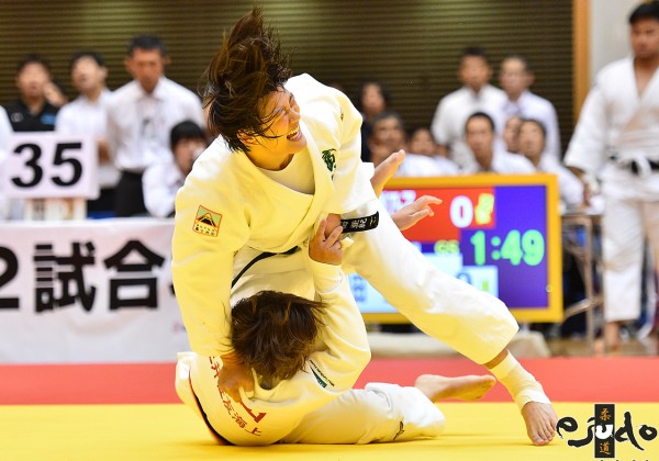 At -78kg final, KURODA aki threw former world junior champion WADA Rinoko with Uchi-mata.