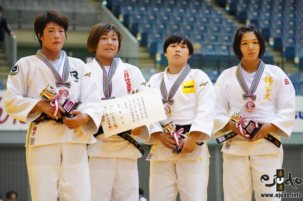 63kg級メダリスト。左から2位の土井雅子、優勝の鍋倉那美、3位の山本杏と幸田奈々。