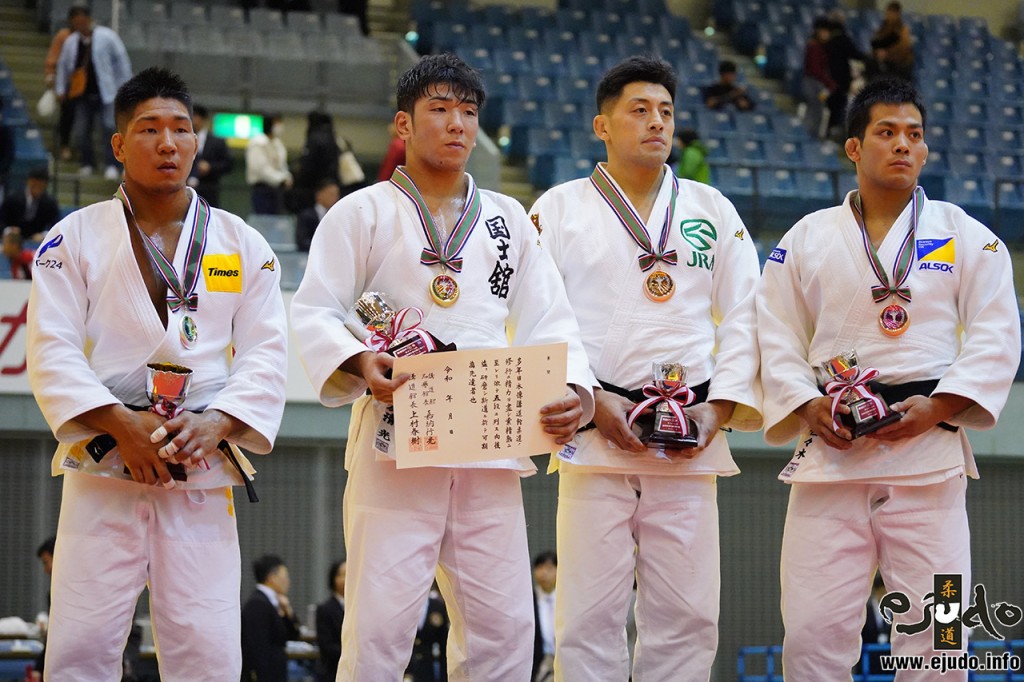 81kg級メダリスト。左から2位の小原拳哉、優勝の友清光、3位の長島啓太と佐々木健志。