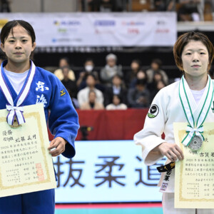 -48kg Medalists. From left, KONDO, Mitsuki, KOGA, Wakana.