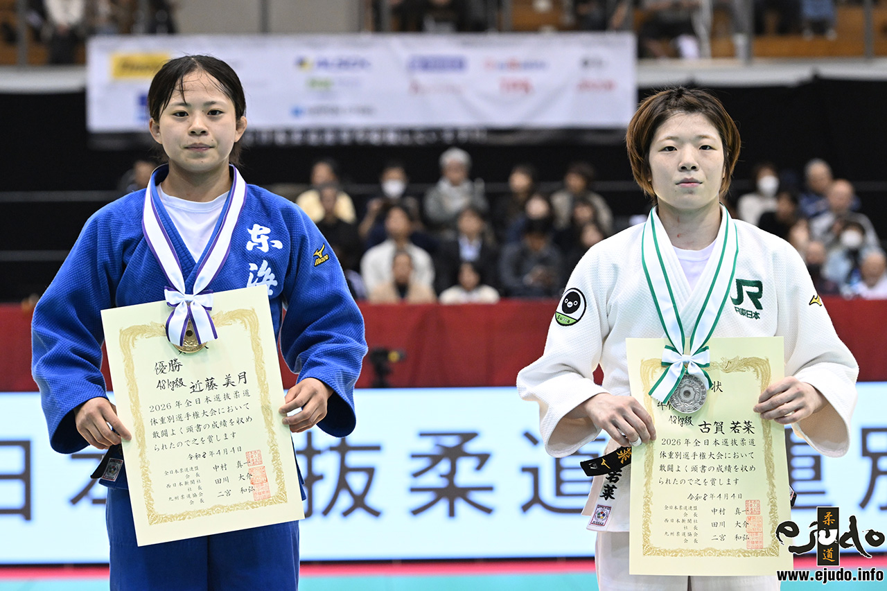 -48kg Medalists. From left, KONDO, Mitsuki, KOGA, Wakana.
