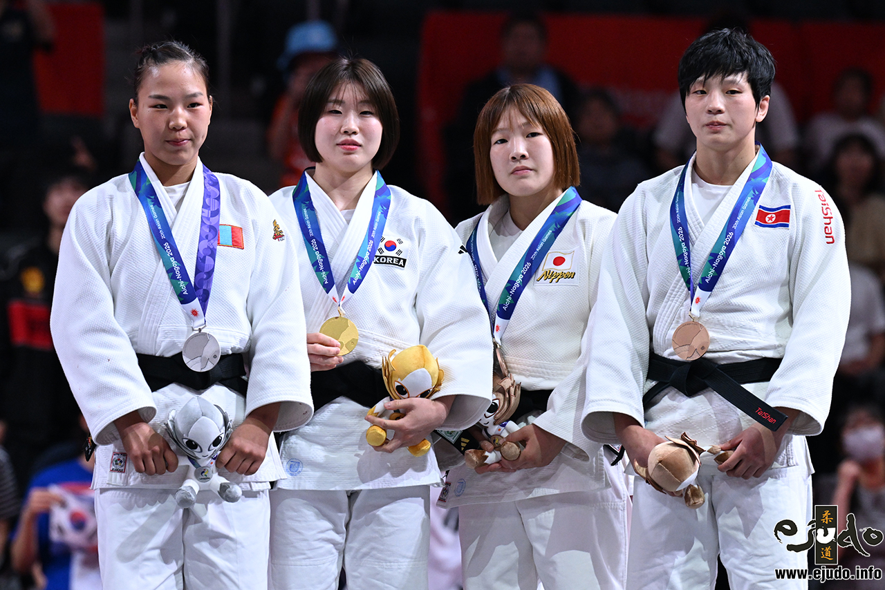 -57kg Medalists. From left, TERBISH, Ariunzaya, HUH, Mimi, SHIRAKANE, Mio, KIM, Hyon A.
