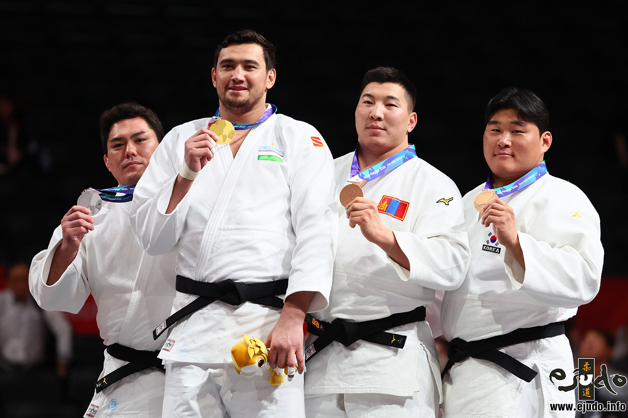 +100kg Medalists. From left, OTA, Hyoga, TUROBOYEV, Muzaffarbek, BATKHUYAG, Gonchigsuren, KIM, Minjong.