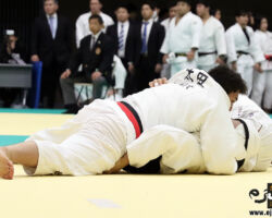1回戦、太田彪雅が神垣和他から上四方固「一本」