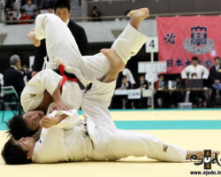 2回戦、中矢力が織茂友多郎から隅返「技有」