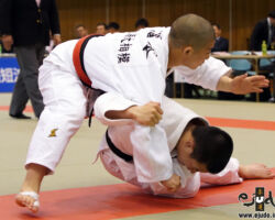 66kg級決勝。福田大和(平田高1年)が滝本大翔(東海大相模高1年)から右一本背負投「一本」