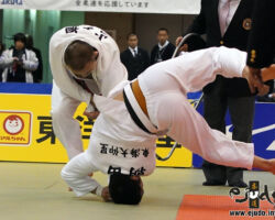 73kg級決勝、小田桐美生(国士舘高2年)が朝田隼(東海大仰星高2年)から隅落「技有」