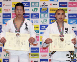 73kg級上位入賞者。左から準優勝の朝田隼(東海大仰星高2年)、優勝の小田桐美生(国士舘高2年)