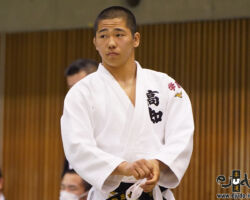 81kg級、決勝のコールを待つ鎌田直人(高知高2年)