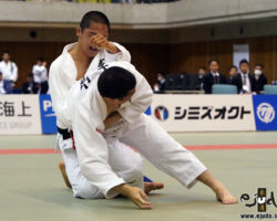 81kg級決勝、大竹龍之介(大成高3年)が鎌田直人(高知高2年)から払巻込「技有」