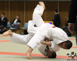 90kg超級1回戦、海堀陽弥(日体大荏原高2年)が高原大智(崇徳高1年)から内股「一本」