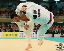 一回戦。斉藤立が左大内刈を押し込み、加藤大志から「一本」 一回戦。斉藤立が左大内刈を押し込み、加藤大志から「一本」
