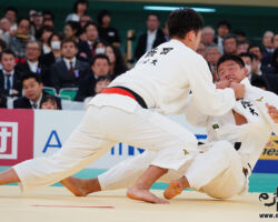 二回戦。飯田健太郎が大辻康太から小外刈「有効」