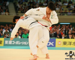 二回戦。一色勇輝が大外刈を連発も、佐藤正大いずれも裏に抜け出て耐える。