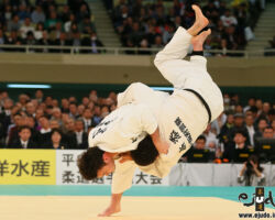 二回戦。ウルフアロンが新添悠司から内股「一本」