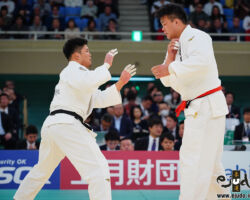 二回戦。春山友紀と尾原琢仁の対戦は身長で20センチ、体重で40キロの体格差。