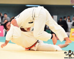 準々決勝。形勢不利の王子谷剛志が延長戦でウルフアロンに谷落、あわやポイントという一撃だった。