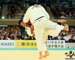 準決勝、ウルフアロンが小川雄勢から大内刈「一本」