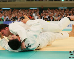 準決勝、ウルフアロンが小川雄勢から大内刈「一本」