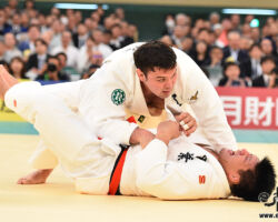 決勝。ウルフアロンが加藤博剛から支釣込足「技有」