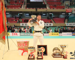 初優勝のウルフアロン。