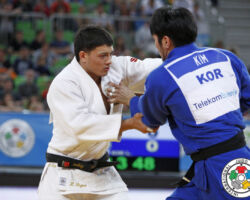 <strong>カヨル・レイズ<br>
REYES Kyle</strong><br>
25歳 1993/10/10<br>
WR:42位<br>
組み手:左組み<br>
得意技:左内股、左大内刈<br>
使用技:左小内刈、左小外刈、左背負投<br>
<i class="fas fa-external-link-alt"></i> <u>続きを読む</u> カヨル・レイズ REYES Kyle