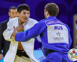 <strong>イェルドス・ジューマカノフ<br>
ZHUMAKANOV Yeldos</strong><br>
28歳 1990/8/29<br>
WR:11位<br>
組み手:左組み<br>
得意技:左背負投、左体落<br>
使用技:左袖釣込腰、左釣腰、左大外刈、右一本背負投、右小外掛、右大腰、抱分<br>
<i class="fas fa-external-link-alt"></i> <u>続きを読む</u> イェルドス・ジューマカノフ ZHUMAKANOV Yeldos