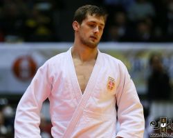 <strong>アレクサンダー・クコル<br>
KUKOLJ Aleksandar</strong><br>
27歳 1991/9/9<br>
WR:7位<br>
組み手:左組み<br>
得意技:左内股、肩車、谷落、隅落<br>
使用技:左小外刈、左体落、左釣込腰、左小内刈、左支釣込足<br>
<i class="fas fa-external-link-alt"></i> <u>続きを読む</u> アレクサンダー・クコル KUKOLJ Aleksandar