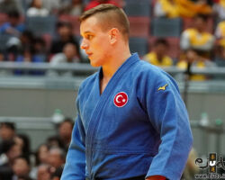 <strong>ミカイル・オゼルレル<br>
OZERLER Mikail</strong><br>
25歳 1994/2/1<br>
WR:21位<br>
組み手:右組み<br>
得意技:右大内刈、右大外刈<br>
使用技:右払腰、右腰車、右小内刈、隅返<br>
<i class="fas fa-external-link-alt"></i> <u>続きを読む</u> ミカイル・オゼルレル OZERLER Mikail