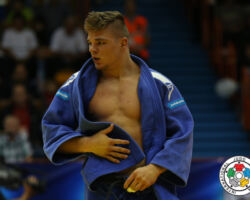 <strong>ノエル・ファンテンド<br>
VAN T END Noel</strong><br>
28歳 1991/6/15<br>
WR:10位<br>
組み手:右組み<br>
得意技:左一本背負投、左小内巻込<br>
使用技:左袖釣込腰、左小内刈<br>
<i class="fas fa-external-link-alt"></i> <u>続きを読む</u> ノエル・ファンテンド VAN T END Noel