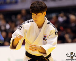 <strong>カン・ユジョン (KOR)<br>
KANG Yujeong</strong><br>
23歳 1996/8/2<br>
WR:15位<br>
組み手:右組み<br>
得意技:横落、肩車、右袖釣込腰、右背負投<br>
使用技:巴投、谷落、右内股、横車、裏投<br>
<i class="fas fa-external-link-alt"></i> <u>続きを読む</u> カン・ユジョン KANG Yujeong