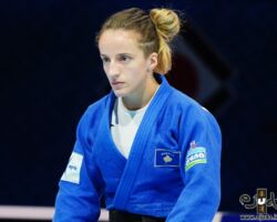 <strong>ディストリア・クラスニキ (KOS)<br>
KRASNIQI Distria</strong><br>
23歳 1995/12/10<br>
WR:5位<br>
組み手:右組み<br>
得意技:右内股、右払腰、右大外刈<br>
使用技:右膝車、右足車、右大内刈、右小外掛、右小外刈<br>
<i class="fas fa-external-link-alt"></i> <u>続きを読む</u> ディストリア・クラスニキ KRASNIQI Distria