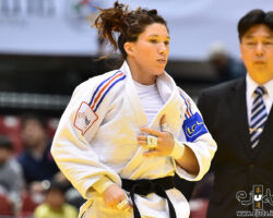 <strong>エレーヌ・ルスヴォ<br>
RECEVEAUX Helene</strong><br>
28歳 1991/2/28 <br>
WR:12位 <br>
組み手:右組み<br>
得意技:右内股、右大内刈、寝技<br>
使用技:左小外刈、右払腰、右一本背負投<br>
寝技得意技術:腕挫十字固、横三角<br>
<i class="fas fa-external-link-alt"></i> <u>続きを読む</u> エレーヌ・ルスヴォ RECEVEAUX Helene