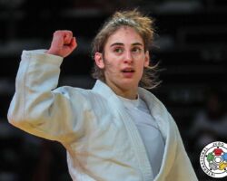 <strong>ノラ・ヤコヴァ<br>
GJAKOVA Nora</strong><br>
27歳 1992/8/17<br>
WR:3位 <br>
組み手:右組み<br>
得意技:右払腰、右内股<br>
使用技:右釣込腰、右小外刈、右支釣込足、隅落<br>
<i class="fas fa-external-link-alt"></i> <u>続きを読む</u> ノラ・ヤコヴァ GJAKOVA Nora