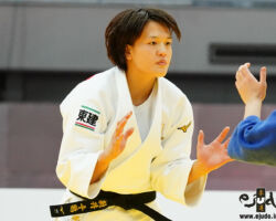 <strong>新井千鶴<br>
ARAI Chizuru</strong><br>
25歳 1993/11/1<br>
WR:1位<br>
組み手:左組み<br>
得意技:左内股、左大外刈<br>
使用技:左大内刈、左小内刈、左小外刈、右袖釣込腰、右一本背負投、左浮落、右浮落<br>
<i class="fas fa-external-link-alt"></i> <u>続きを読む</u> 新井千鶴 ARAI Chizuru