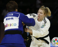 <strong>キム・ポリング<br>
POLLING Kim</strong><br>
28歳 1991/2/8<br>
WR:20位<br>
組み手:右組み<br>
得意技:左一本背負投、裏投<br>
使用技:右内股、右内股巻込、右小外掛、右大内刈、右大外刈、左大外刈、右外巻込、左外巻込、巴投、移腰、隅落<br>
<i class="fas fa-external-link-alt"></i> <u>続きを読む</u> キム・ポリング POLLING Kim