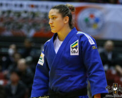 <strong>マイラ・アギアール<br>
AGUIAR Mayra</strong><br>
28歳 1991/8/3<br>
WR:1位<br>
組み手:左組み<br>
得意技:左内股、左体落<br>
使用技:左小内刈、左出足払、左小外刈、左支釣込足<br>
<i class="fas fa-external-link-alt"></i> <u>続きを読む</u> マイラ・アギアール AGUIAR Mayra