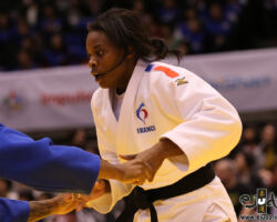 <strong>マドレーヌ・マロンガ<br>
MALONGA Madeleine</strong><br>
25歳 1993/12/25<br>
WR:4位<br>
組み手:右組み<br>
得意技:右大内刈、右大外刈<br>
使用技:右内股、右払腰、右大外巻込、右一本背負投、裏投<br>
<i class="fas fa-external-link-alt"></i> <u>続きを読む</u> マドレーヌ・マロンガ MALONGA Madeleine