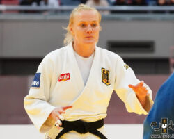 <strong>ルイーズ・マルツァーン<br>
MALZAHN Luise</strong><br>
29歳 1990/6/9<br>
WR:10位<br>
組み手:右組み<br>
得意技:右大外刈、右大腰、右釣込腰<br>
使用技:右払腰、右内股、左袖釣込腰、引込返、隅返、裏投、右小外掛、左小外掛<br>
<i class="fas fa-external-link-alt"></i> <u>続きを読む</u> ルイーズ・マルツァーン MALZAHN Luise