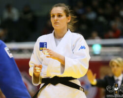 <strong>クララ・アポテカー<br>
APOTEKAR Klara</strong><br>
22歳 1997/8/2<br>
WR:12位<br>
組み手:右組み<br>
得意技:右横掛、隅返、引込返、寝技<br>
使用技:右払巻込、右外巻込、右払腰、右内股、右大内刈、隅落<br>
寝技得意技術:腕挫十字固<br>
<i class="fas fa-external-link-alt"></i> <u>続きを読む</u> クララ・アポテカー APOTEKAR Klara