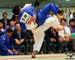 3回戦、東海大の中堅松村颯祐が順天堂大・多田昌人から裏投「一本」 3回戦、東海大の中堅松村颯祐が順天堂大・多田昌人から裏投「一本」
