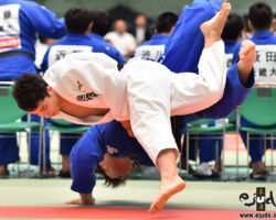 2回戦、國學院大の副将斉本研アレクサンドルが名城大・松永泰知から大腰「技有」