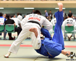 2回戦、國學院大の大将島田隆志郎が名城大・勝川敏行から大外刈「一本」