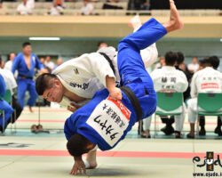 2回戦、国士舘大の中堅将竹村昂大が流通経済大・タカヤワテビタから大腰「一本」