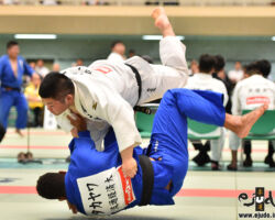 2回戦、国士舘大の中堅将竹村昂大が流通経済大・タカヤワテビタから大腰「一本」
